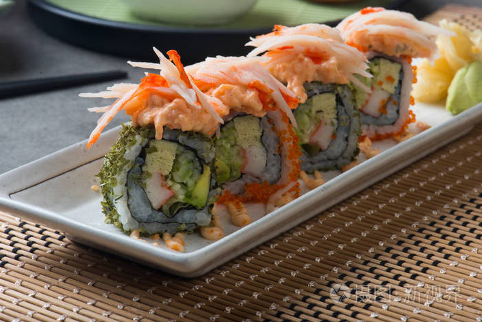 龙虾沙拉寿司卷特写查看
