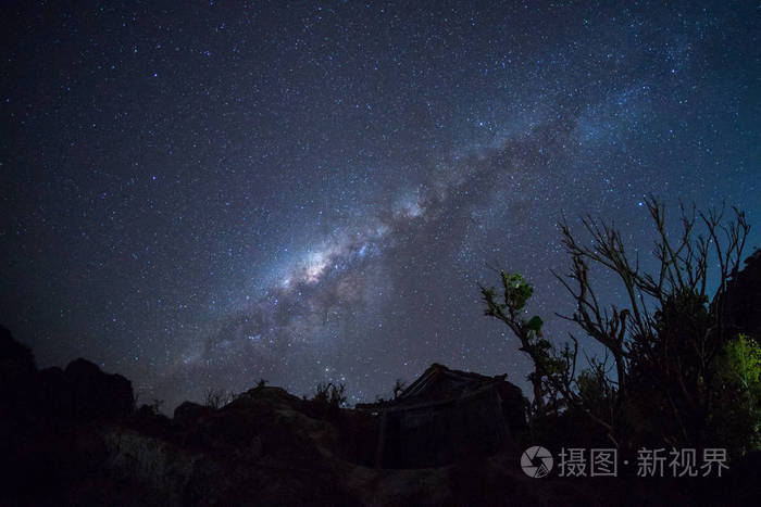 美丽的夏天夜晚满天星辰.背景