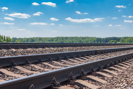 铁路轨道双轨道铁路在蓝色背景下.俄罗斯照片
