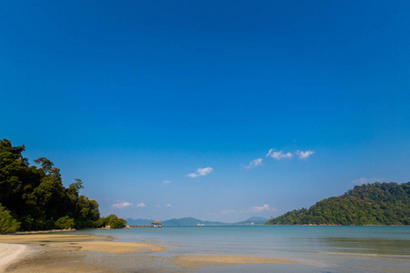 安顺罗达拉木海滩在马来西亚邦咯岛。东南亚的美丽海景和海港