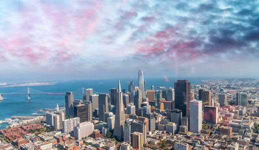 旧金山空中天际从直升机在一个晴朗的夏天天