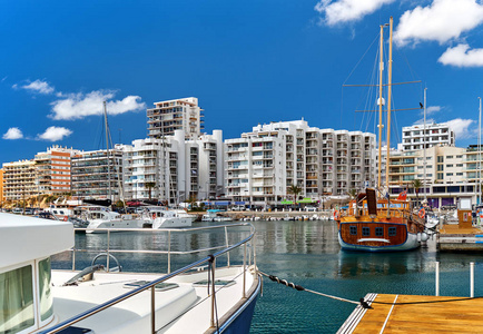 圣安东尼奥 (也圣安东尼) 是伊维萨的第二大城镇.阿里群岛.西班牙照片