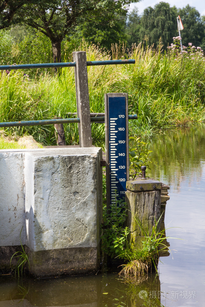 荷兰锁附近水位的测量