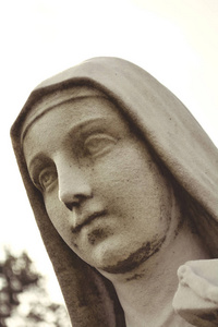 描绘圣母玛利亚作为悲伤的母亲
