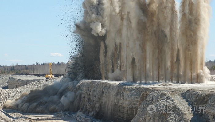 在露天爆破