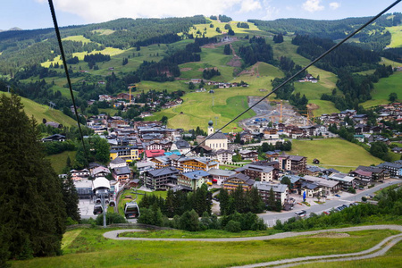 Saalbach 空中视图从 Schattberg x 新闻缆车在 x 线车手足迹, SaalbachHinterglemm