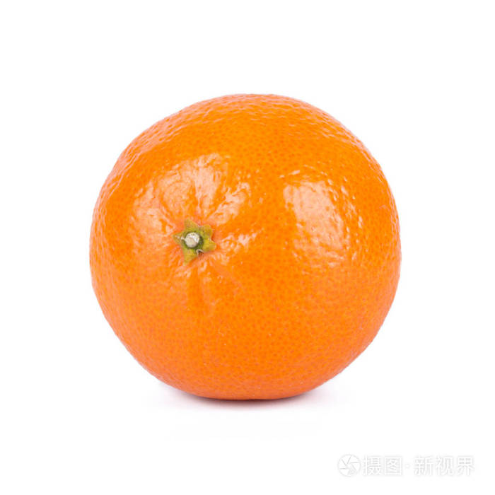 一个完整成熟的新鲜多汁桔子或普通话孤立的白色背景