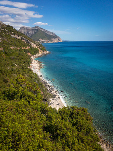 意大利撒丁岛的卡拉 Ganone 海岸以南