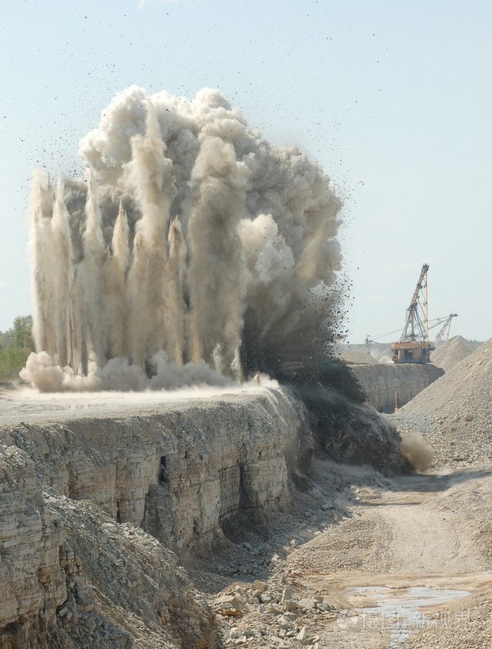 在露天爆破