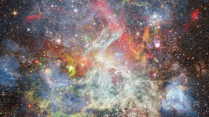 星云和恒星在太空深处发光神秘的宇宙这幅图像由美国国家航空航天局