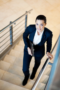 走楼梯背影图片