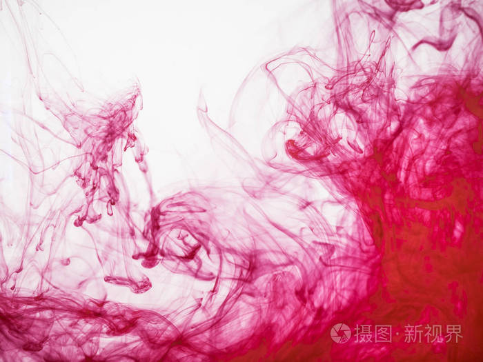 红色丙烯酸墨水爆炸, 抽象背景.彩色飞溅的油漆溶解到水中.
