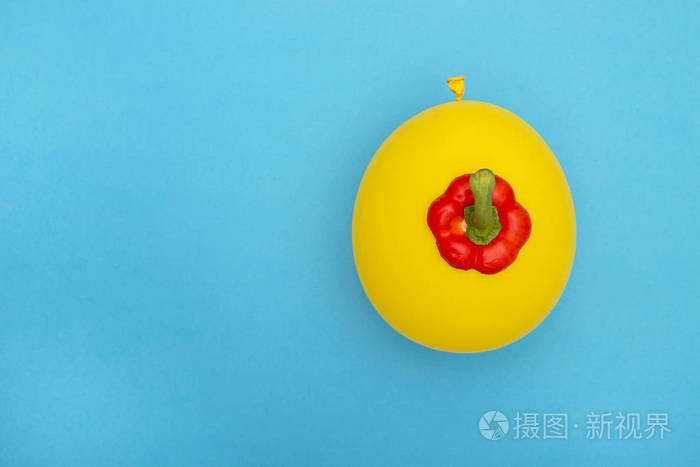 黄色气球上的甜红辣椒的顶部, 用于装饰, 用于文本设计, 用于模板