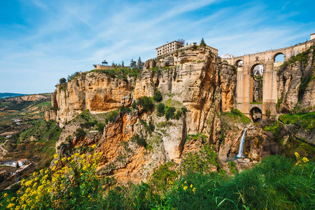 Tajo 峡谷和石桥的景观, 隆达, 西班牙