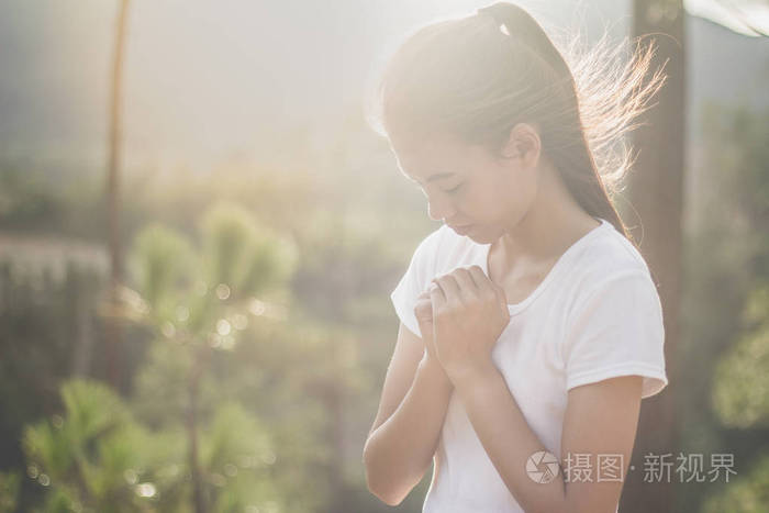 乞求宽恕, 相信善良.基督徒生活危机祷告对上帝
