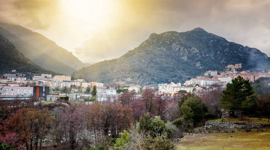 科尔特, 在科西嘉的山上美丽的城市, 城市和山脉的看法