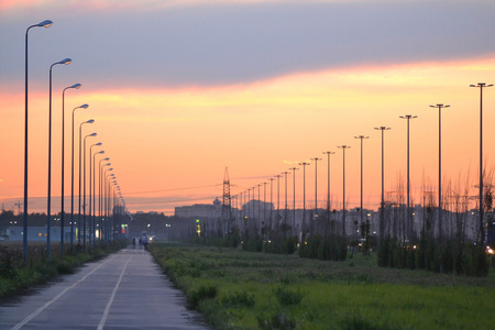 日落的道路上