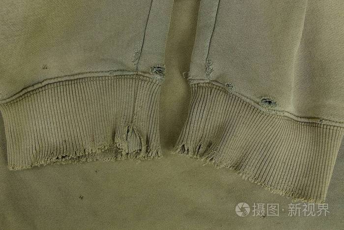织物的质地从旧的撕裂袖子的衣服