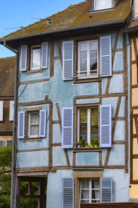 在法国的一个小镇科尔马的令人惊叹的传统老房子
