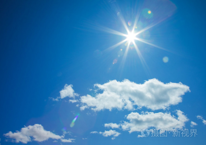 星状在蓝蓝的天空中的太阳照片-正版商用图片052gn3-摄图新视界