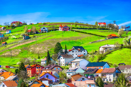 Krapina 空中风景。鸟瞰在 Zagorje 地区风景如画的田园风光, 镇 Krapina 景观