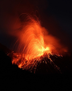 火山爆发的火山