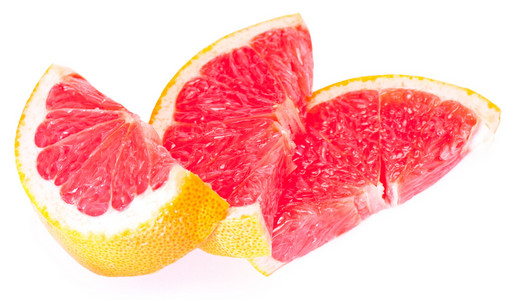 葡萄柚隔离在白色背景上的切片
