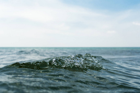 自然背景的透明的海水