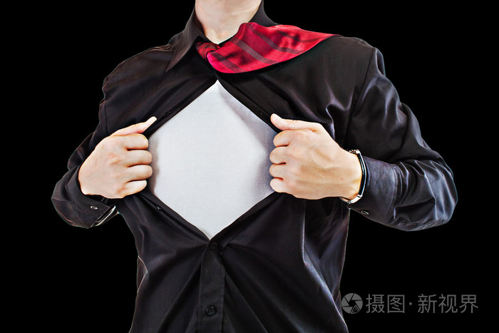 年轻商人撕裂他显露超人服的衬衫