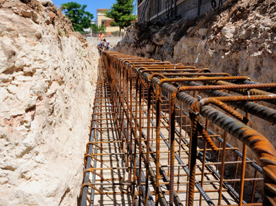 地基电枢地基梁准备用于混凝土的铸造照片