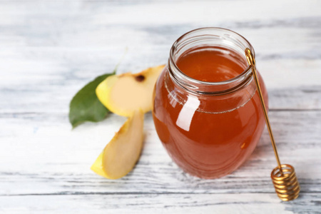 一瓶蜂蜜, 苹果和北斗木桌