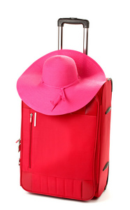与女人的帽子上白色孤立的红色手提箱
