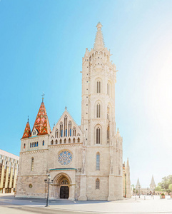 布达佩斯的主要旅游景点和地标圣马来大教堂的壮观建筑。教堂是匈牙利最大的哥特式寺庙