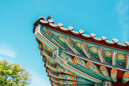 韩国华城 Yongjusa 寺韩国传统屋檐