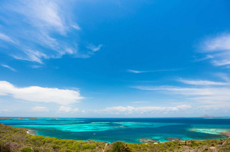 圣文森特和格林纳丁斯热带岛屿和绿松石加勒比海的鸟瞰图