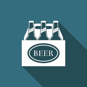 包装啤酒瓶图标与长阴影隔离。箱牌啤酒箱标志。平面设计。矢量插图