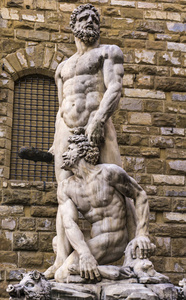 Bandinelli 在佛罗伦萨离领主广场1534的雕像大力士和 Cacus
