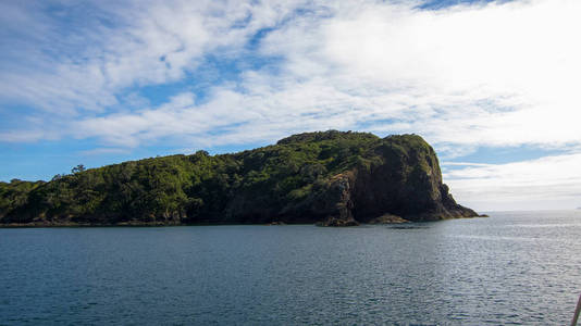 多云天气的海岛