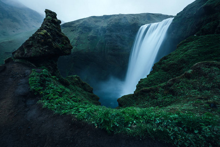 著名 Skogafoss 瀑布