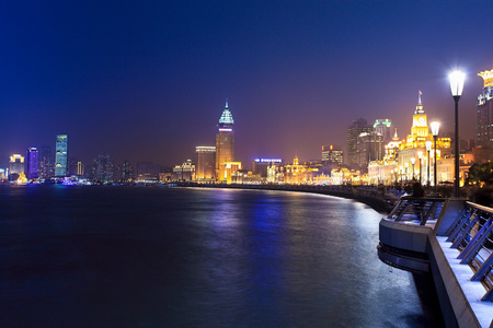 在晚上上海外滩图片