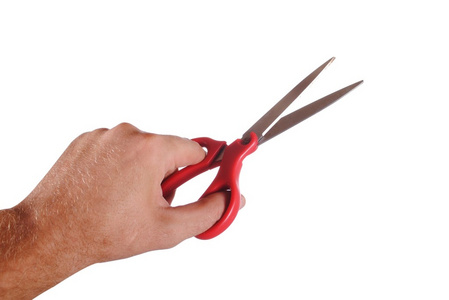 只手拿着一把剪刀,孤立在白色照片