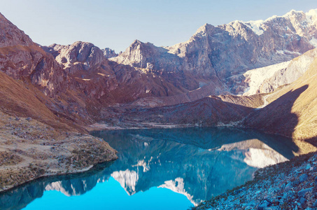 美丽的山川风景在科迪勒拉瓦，秘鲁，南美洲