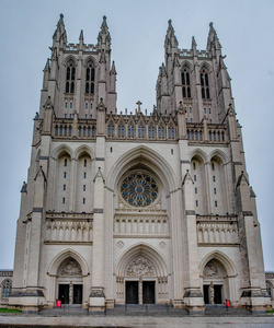 圣彼得教堂和圣保罗被称为华盛顿国家大教堂, 是一个新哥特式设计, 建于1907年