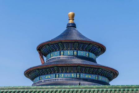 特写蓝色装饰的三级宝塔为中央道教大厦.全蓝天下照片