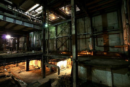 旧的令人毛骨悚然, 黑暗, 腐朽, 破坏性, 脏厂照片