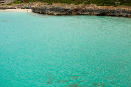美丽的海滩在马略卡岛, 西班牙。夏天。假期。海水