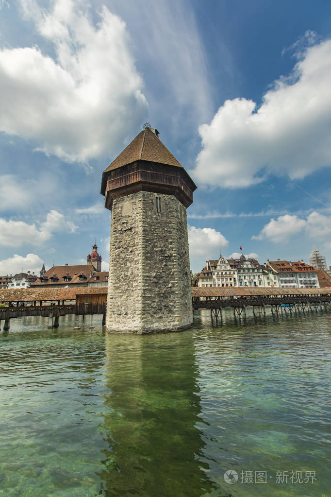 瑞士卢塞恩 reuss 河教堂桥和水塔