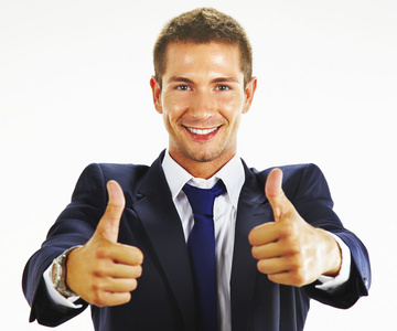 微笑着的年轻商业男人大拇指照片