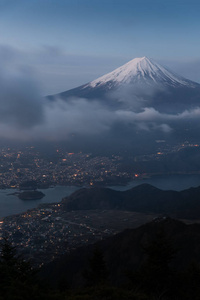 在清晨山富士河口湖湖