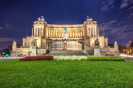 意大利晚上在罗马威尼斯广场维托利奥的第二座纪念碑